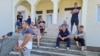 Učesnici protesta na Kosovu (Foto: VOA)