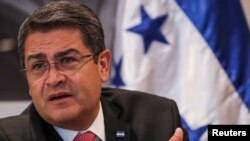 Equipo de abogados del expresidente de Honduras Juan Orlando Hernández agotan recursos legales para evitar la extradición a Estados Unidos donde se le inculpa de supuesto narcotráfico y tenencia de armas. (Foto VOA / Archivo)