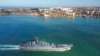 Російський військовий корабель в бухті Севастополя