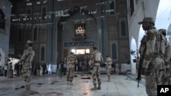 Les forces de sécurité pakistanaises ont été mises en alerte après un attentat meurtrier au sanctuaire du célèbre soufi Lal Shahbaz Qalandar à Sehwan, Pakistan, 16 février 2017.