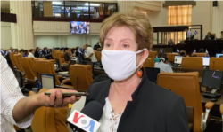 La diputada opositora Azucena Castillo opinó a favor de la redirección de fondos.