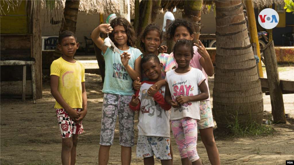 A su corta edad, cientos de niños migrantes se enfrentan a las precarias condiciones que conlleva emprender una travesía a mar abierto y atravesar la selva más peligrosa de Latinoamérica.