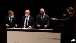 Delegados asisten a conversaciones en la Ciudad de México, el viernes 13 de agosto de 2021.