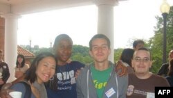 Beberapa mahasiswa melakukan diskusi tentang agama dan isu-isu lain yang dihadapi generasi muda di Universitas Georgetown, Washington DC (foto: dok).