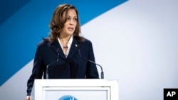 AQSh vitse-prezidenti Kamala Harris Parij Tinchlik forumida. 11-noyabr, 2021. 