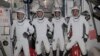 En esta imagen sin fecha proporcionada por la NASA, cuatro tripulantes de la expedición 70 posan en sus trajes de presión para el regreso a la Tierra a bordo de la nave Endurance, un modelo Dragon de Space X. Los cuatro procedentes de diferentes países regresan a la tierra.