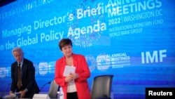 La directora gerente del FMI, Kristalina Georgieva, concluye una conferencia de prensa en la sede del Fondo Monetario Internacional durante las Reuniones Anuales del FMI y el Banco Mundial en Washington, el 13 de octubre de 2022. REUTERS/James Lawler Duggan