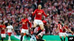 Zlatan Ibrahimovic après avoir marqué un but lors de la finale de la Coupe de la Ligue entre Manchester United et le FC Southampton au stade Wembley, à Londres, 26 février 2017l.