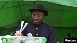 FILE - Nigeria's President Goodluck Jonathan casts his ballot in his ward at Otuoke, Bayelsa state, March 28, 2015.