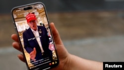 Претседателот на САД, Доналд Трамп им се обраќа на корисниците преку „ТикТок“, јануари 19, Вашингтон.