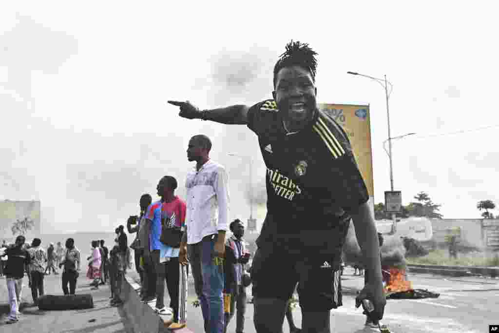 Bamwe mu banyagihugu bakoeze imyiyerekano yo kwiyamiriza intambara muri Kongo. Aha, ni I Kinshasa.
