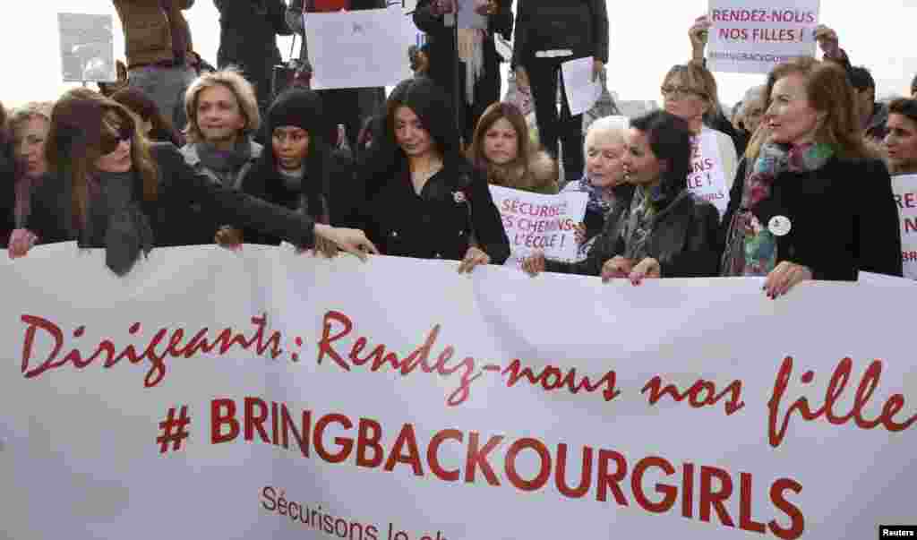 Ana ci Gaba da Gangami Kan Chibok a Paris, Mayu 13, 2014.