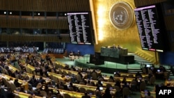 Ուկրաինայւոմ պատերազմի երրորդ տարելիցի կապակցությամբ ՄԱԿ-ի Գլխավոր ասամբլեան երկուշաբթի՝ փետրվարի 24-ին, իր լիագումար նիստում, հավասար թվով կողմ ձայներով հավանության է արժանացրել երկու բանաձևեր 