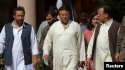 Parvez Musharraf prezidentlik yillarida mansabni suiiste’mol qilgani uchun endilikda parlament saylovlarida ishtirok etish huquqiga ega emas.