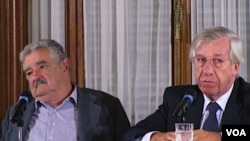 El presidente de Uruguay, José Mujica, y el vicepresidente, Danilo Astori, del gobernante Frente Amplio que impulsó la derogación de la ley de caducidad.