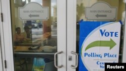 Centro de votación en el vecindario de La Pequeña Habana, en Miami, Florida, en marzo de marzo de 2020. [Archivo]