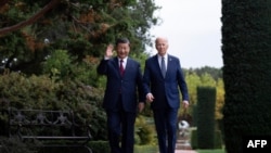 资料照片：美国总统拜登与中国领导人习近平在加州费罗丽庄园举行双边会谈。(2023年11月15日)