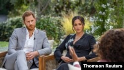 El duque y la duquesa de Sussex, Enrigue y Meghan, durante la entrevista con Oprah Winfrey, transmitida el domingo 7 de marzo de 2021.