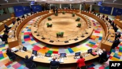Suasana pertemuan Dewan Uni Eropa di Brussels, Belgia, 17 Juli 2020. 