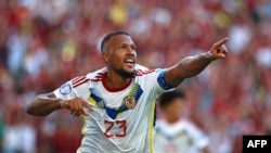 El delantero de Venezuela, Salomón Rondón, celebra al marcar el segundo gol de su equipo durante el partido de fútbol del grupo B del torneo Copa América Conmebol 2024 entre Jamaica y Venezuela en el estadio Q2 de Austin, Texas, el 30 de junio de 2024.