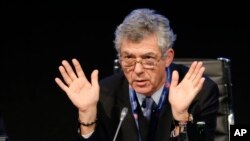 Ángel María Villar, presidente de la Federación Española de Fútbol, su hijo y otros dos directivos fueron detenidos en Madrid, por sospechas de corrupción.