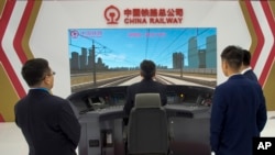 ชุดสาธิตจำลองรถไฟความเร็วสูงของจีน ที่จัดแสดงที่ประเทศบอสเนียในปี 2019 (ที่มา: AP/ แฟ้มภาพ)