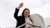 A los hispanos les entusiasma Harris, pero tiene que ganárselos, dicen expertos
