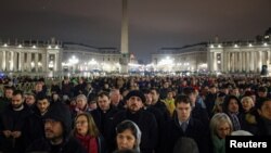 კათოლიკეები პაპის საჯანმრთელო მესას ესწრებიან
