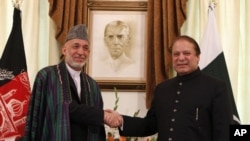 Afg'oniston prezidenti Hamid Karzay Islomobodda Pokiston bosh vaziri Navoz Sharif bilan uchrashmoqda, Islomobod, 26-avgust, 2013-yil