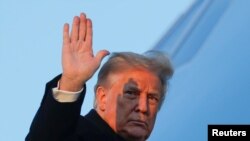 El presidente Donald Trump objetó también la inclusión de pagos a núcleos familiares con estatus de inmigración mixtos, como de ciudadanos estadounidenses casados con alguien que no tenga un número de Seguro Social. Fotografía del 23 de diciembre de 2020.