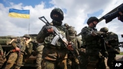 На Сході - ввічливі проти "вежливых". ФОТО