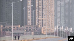 封城後的武漢市大馬路上人煙稀少