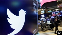 Twitter mengumumkan keputusannya untuk memasang label pada akun-akun media yang dikontrol pemerintah, Kamis (6/8). (Foto: ilustrasi). 