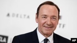 Kevin Spacey, ganador del Oscar, pidió disculpas al a su colega Anthony Rapp, quien lo acusó de intentar seducirlo en 1986, cuando tenía 15 años.