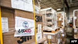 Des colis envoyés par USAID, en Oregon, le 10 avril 2020. (Photo: Sgt. 1st Class Zachary Holden / US Department of Defense / AFP)