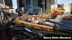Sisa-sisa bangunan yang hancur terlihat setelah Badai Ida mendarat di Louisiana, AS, 31 Agustus 2021. (Foto: REUTERS/Marco Bello)