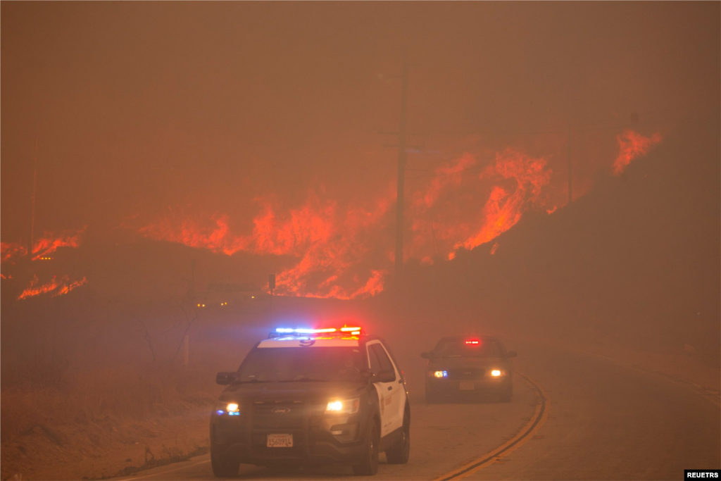 wildfire near Los Angeles / آتشسوزی در نزدیکی لسآنجلس