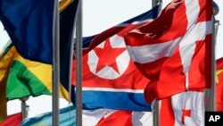 北韓國旗在奧運廣場上飄揚（美聯社）