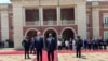 Rais Biden and Rais Lourenco wakiwa jukwaani.