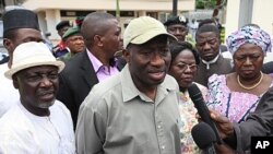 Shugaban Nijeriya Goodluck Jonathan, lokacin da ya ziyarci ofishin Majalisar Dinkin Duniya Abuja.