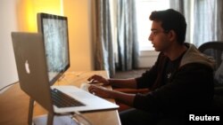 Seorang pengusaha muda, Sahil Lavingia, 19 tahun, pendiri sebuah perusahaan berbasis teknologi di San Franciso (Foto: dok). Penelitian Yayasan Kauffman mengungkapkan jumlah perusahaan teknologi milih pengusaha asing di AS menurun 24 persen di tahun 2006-2012.