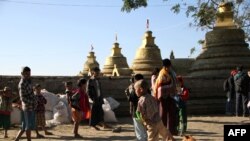 ရခိုင်ဒေသက စစ်ရှောင်တချို့ (ဓာတ်ပုံ - AFP)