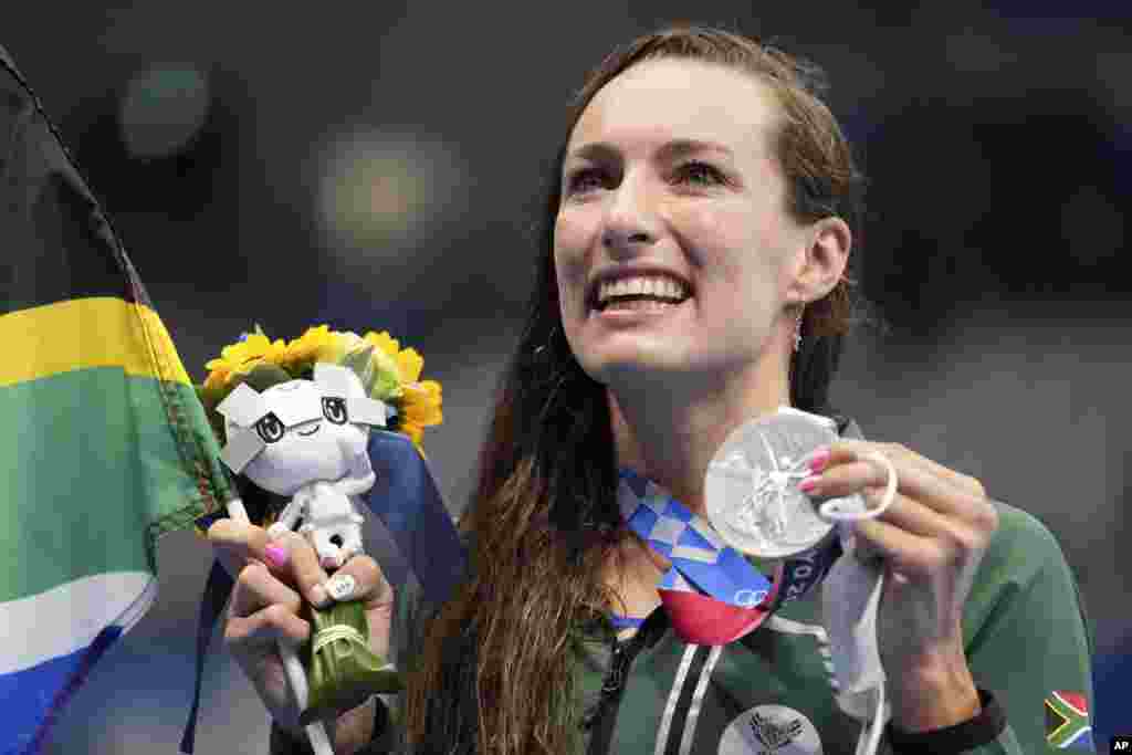 Tatjana Schoenmaker of South Africa poses with her silver medal after the final of the women's 100-meter breaststroke at the 2020 Summer Olympics, Tuesday, July 27, 2021, in Tokyo, Japan. (AP Photo/Matthias Schrader)
