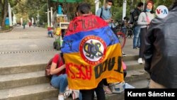 Manifestaciones a la altura del Parque Nacional en Bogotá, durante las protestas en Colombia, el 7 de mayo 2021. [Foto: Karen Sánchez, VOA ]