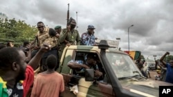 La charte prévoit (art. 6) que "toute atteinte à la souveraineté et à l'intégrité du territoire d'une ou plusieurs parties contractantes sera considérée comme une agression contre les autres parties.