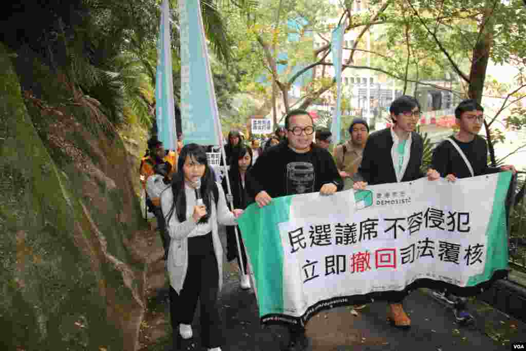 泛民政黨遊行至禮賓府抗議司法覆核民選議員(海彥拍攝)