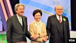 2017年3月14日，三名香港特首选举候选人曾俊华(左起)，林郑月娥及胡国兴出席电视辩论( 美国之音汤惠芸拍摄)