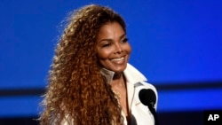 Mawakiya Janet Jackson.