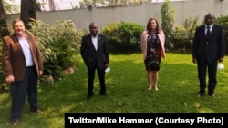 L'ambassadeur Mike Hammer des Etats-Unis (G) avec les dirigeants de l'Agence de prévention et de lutte contre la corruption à Kinshasa, 21 juillet 2020. (Twitter/Mike Hammer)