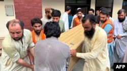 سنېټر هدايت الله په باجوړ کې په ۱۱م جولايي کيدونکو د صوبايي اسمبلۍ ټاکنو کې د خپل واره د کمپېن د پاره ډمه ډولې سیمې ته روان و چې د بمي چاودنې ښکار شو